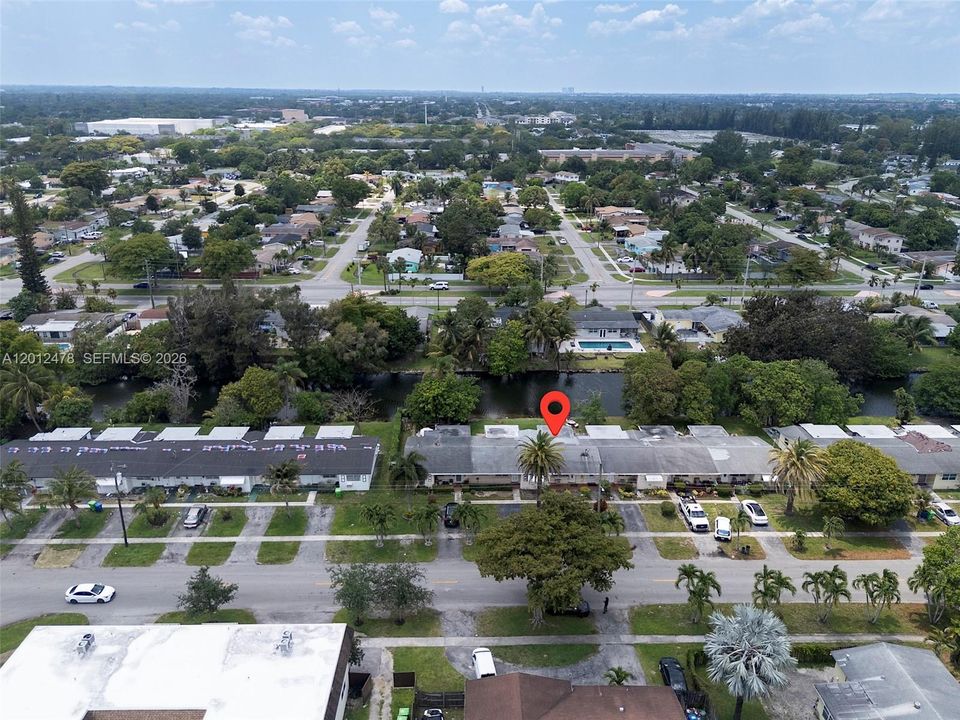 For Sale: $155,000 (2 beds, 1 baths, 550 Square Feet)