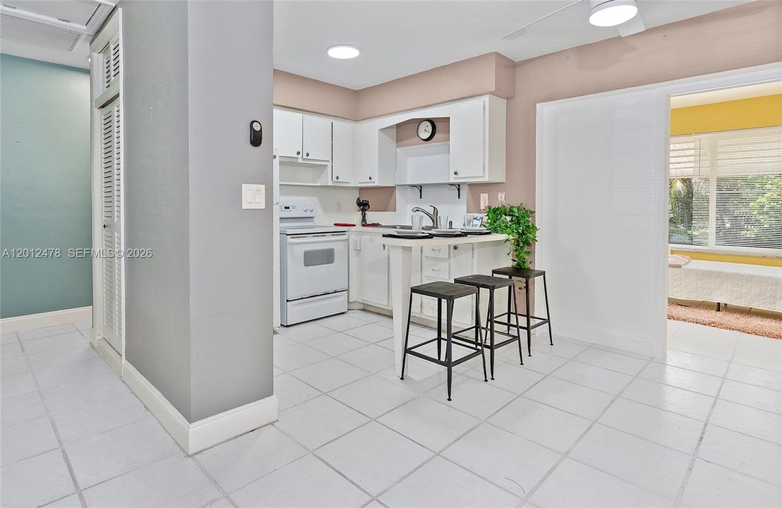 For Sale: $155,000 (2 beds, 1 baths, 550 Square Feet)