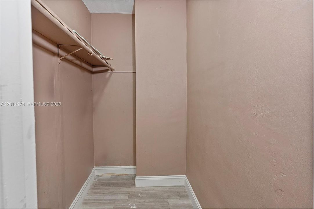 For Sale: $155,000 (2 beds, 1 baths, 550 Square Feet)