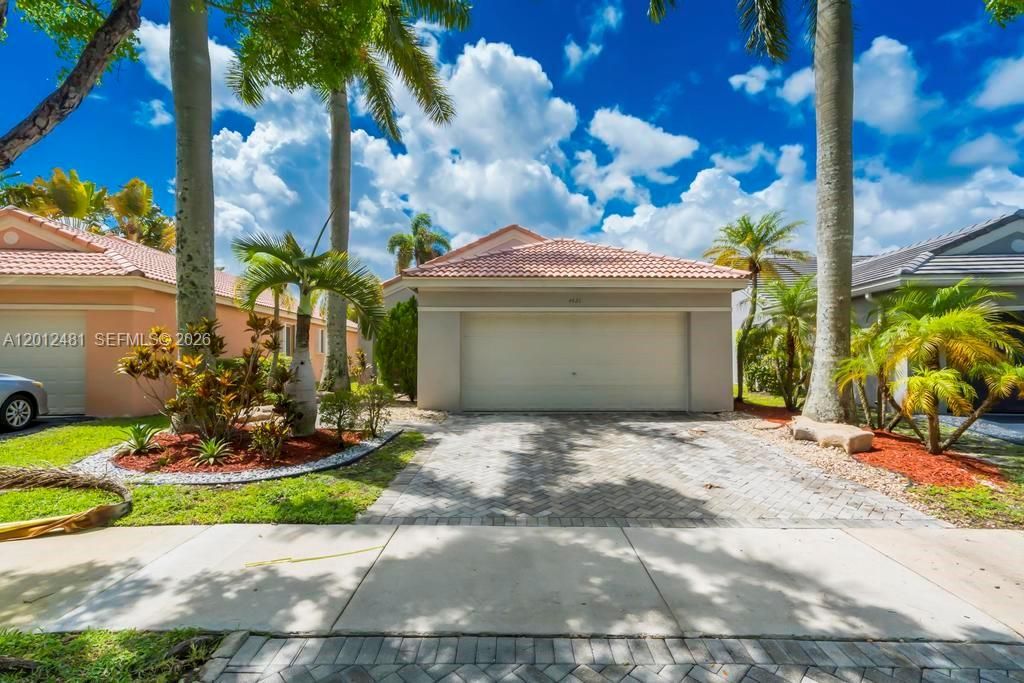 For Sale: $675,000 (3 beds, 2 baths, 1390 Square Feet)