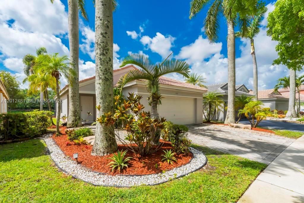 For Sale: $675,000 (3 beds, 2 baths, 1390 Square Feet)