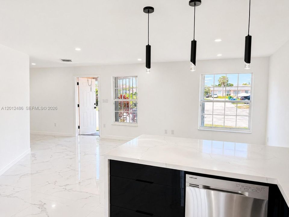 En Venta: $430,000 (3 camas, 2 baños, 1140 Pies cuadrados)