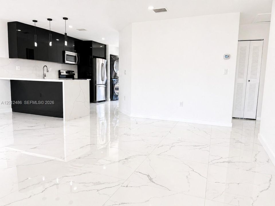 En Venta: $430,000 (3 camas, 2 baños, 1140 Pies cuadrados)