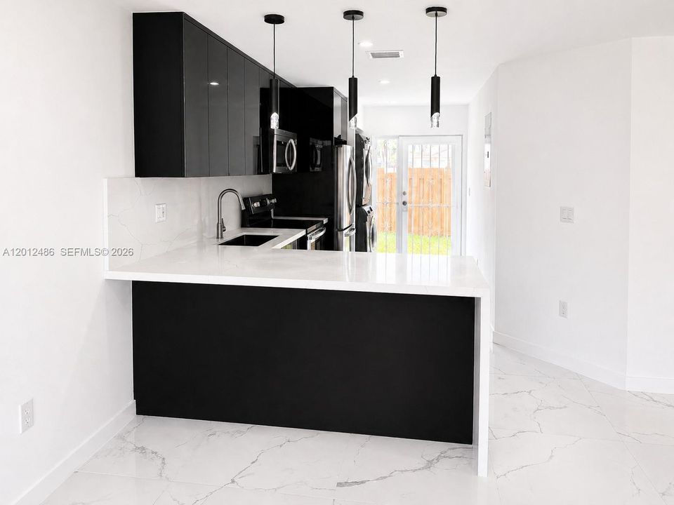 En Venta: $430,000 (3 camas, 2 baños, 1140 Pies cuadrados)