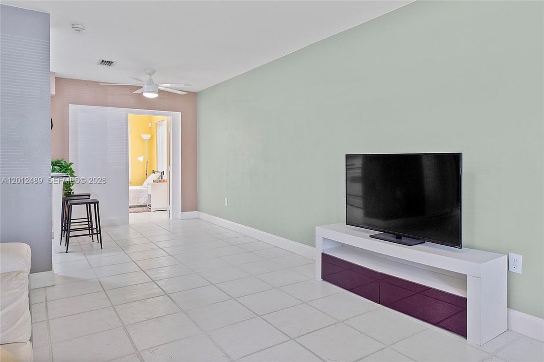 Activo con contrato: $1,750 (2 camas, 1 baños, 550 Pies cuadrados)