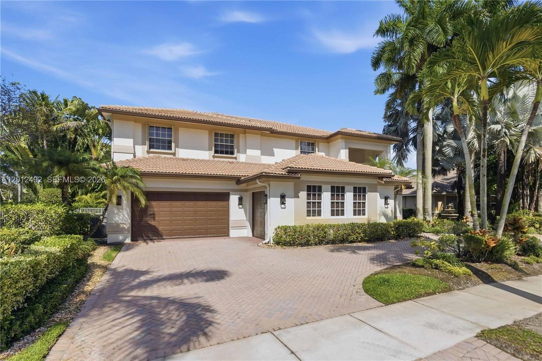 For Sale: $2,149,000 (6 beds, 4 baths, 4985 Square Feet)
