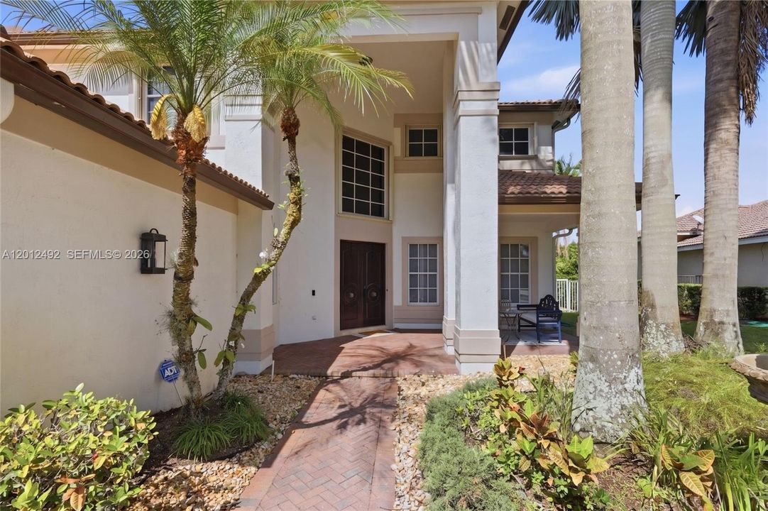 For Sale: $2,149,000 (6 beds, 4 baths, 4985 Square Feet)