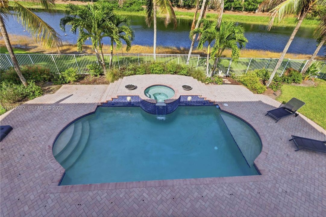 For Sale: $2,149,000 (6 beds, 4 baths, 4985 Square Feet)