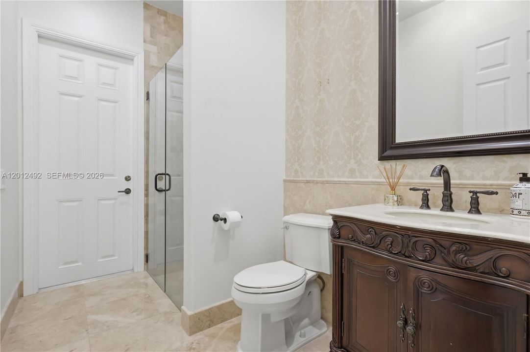 For Sale: $2,149,000 (6 beds, 4 baths, 4985 Square Feet)