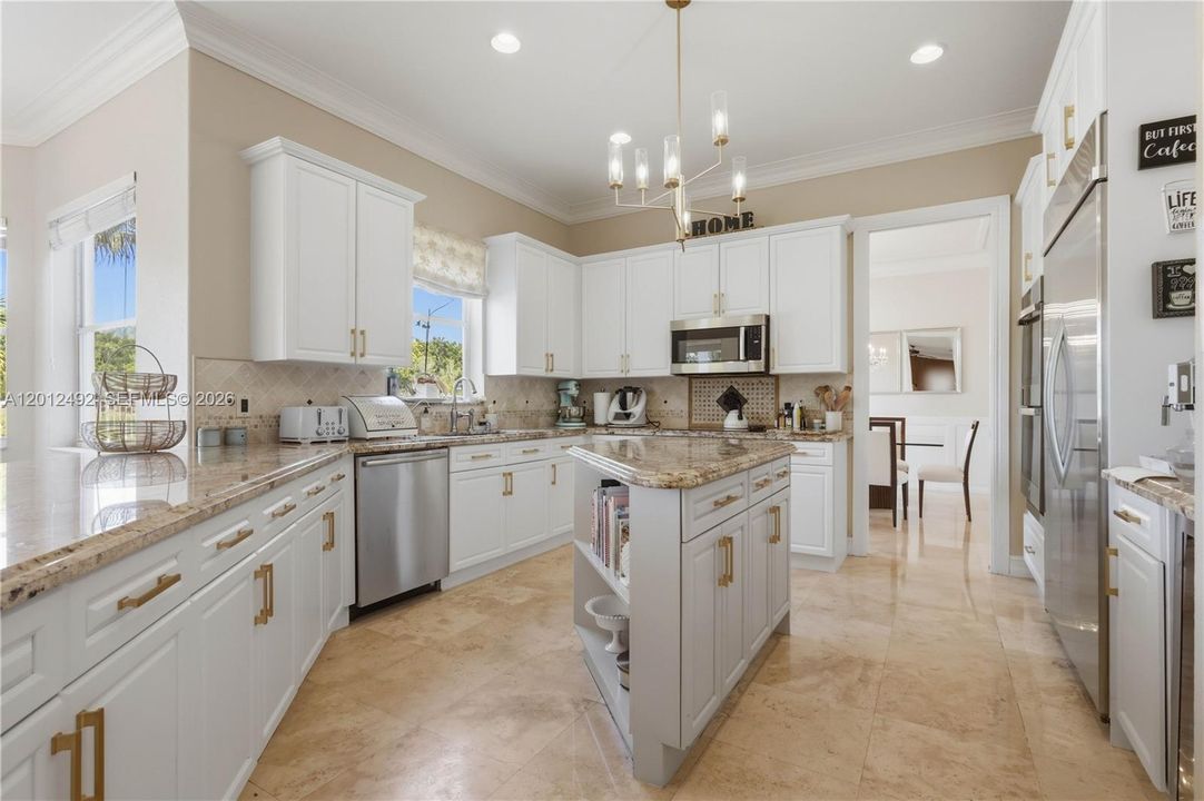 For Sale: $2,149,000 (6 beds, 4 baths, 4985 Square Feet)