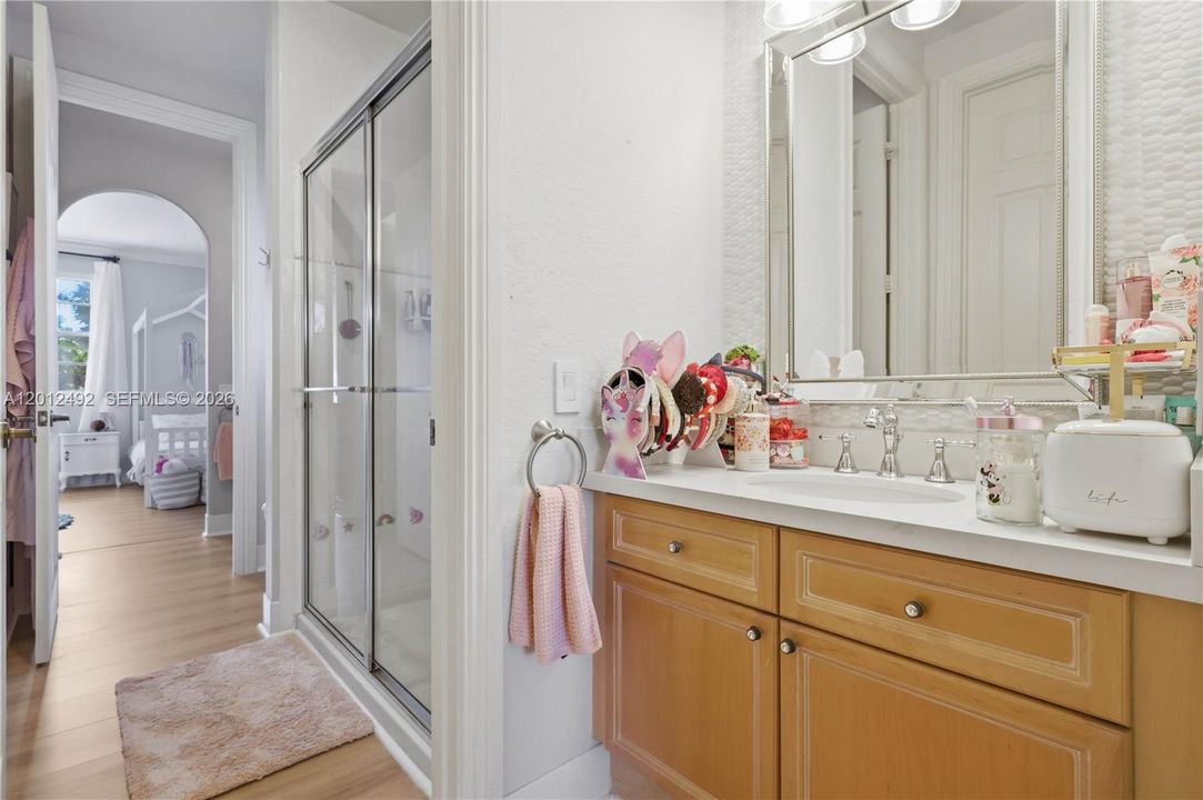 For Sale: $2,149,000 (6 beds, 4 baths, 4985 Square Feet)
