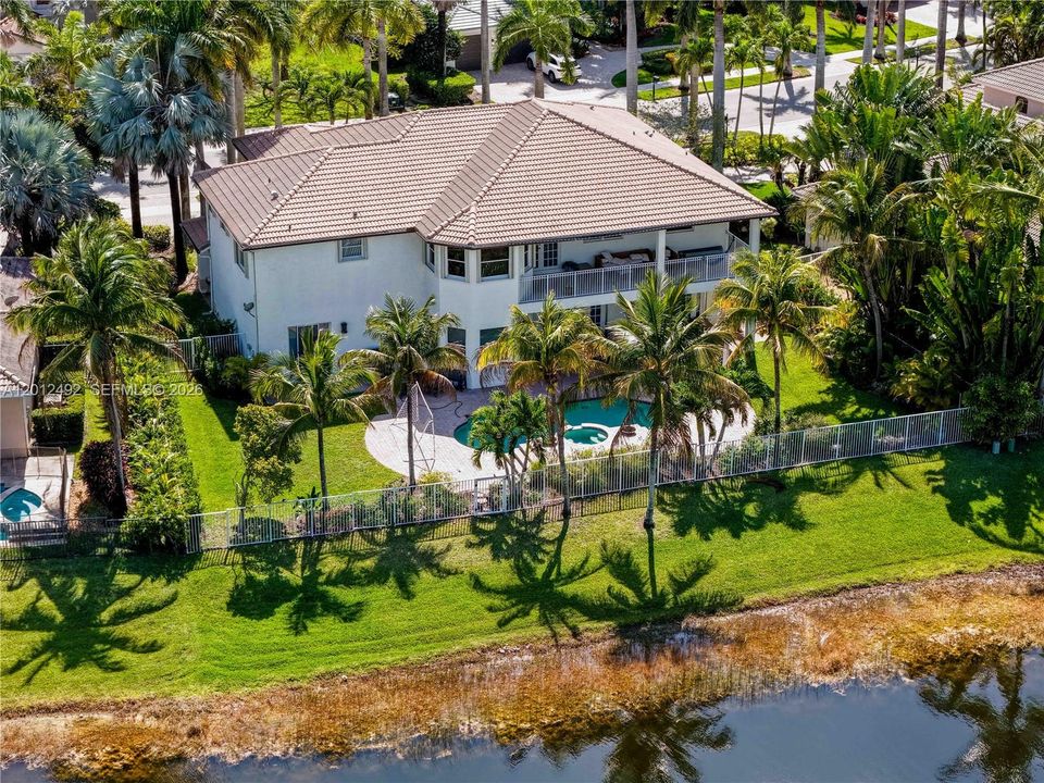 For Sale: $2,149,000 (6 beds, 4 baths, 4985 Square Feet)