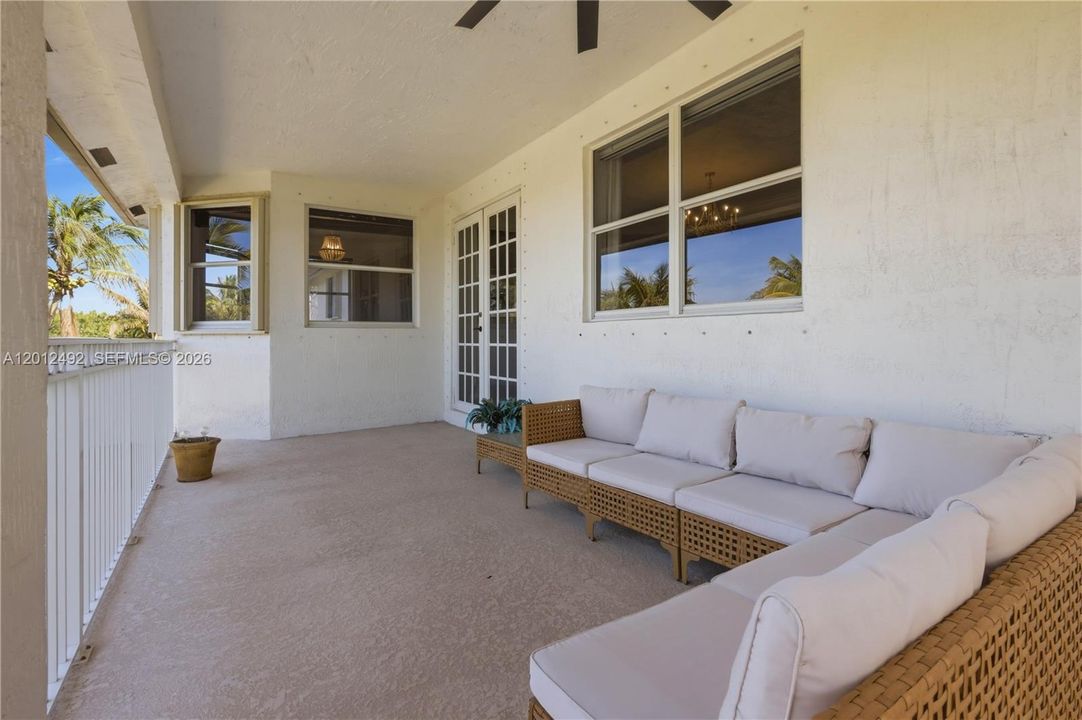 For Sale: $2,149,000 (6 beds, 4 baths, 4985 Square Feet)