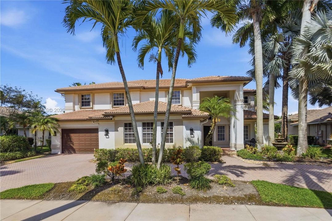 For Sale: $2,149,000 (6 beds, 4 baths, 4985 Square Feet)