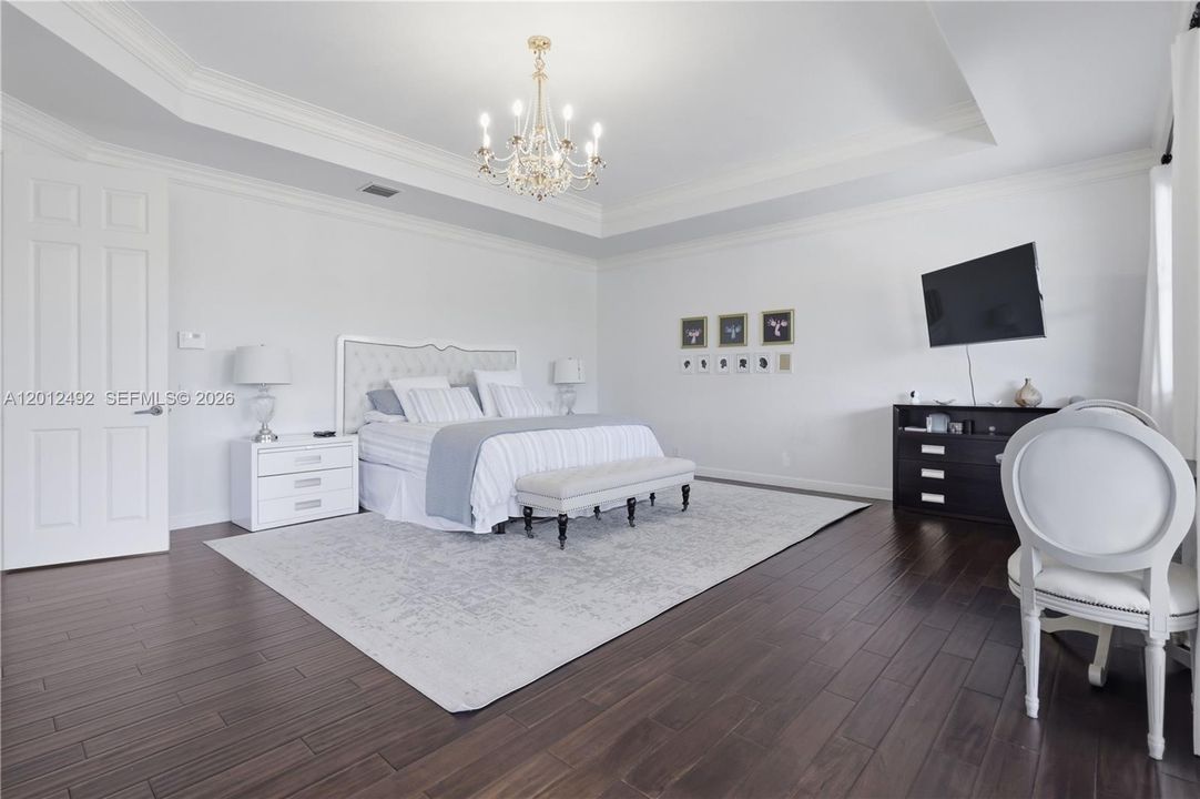 For Sale: $2,149,000 (6 beds, 4 baths, 4985 Square Feet)