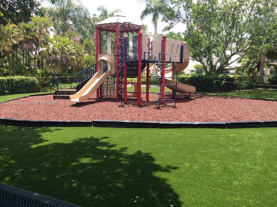 For Sale: $2,149,000 (6 beds, 4 baths, 4985 Square Feet)