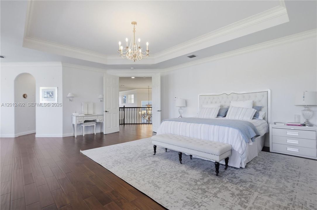 For Sale: $2,149,000 (6 beds, 4 baths, 4985 Square Feet)