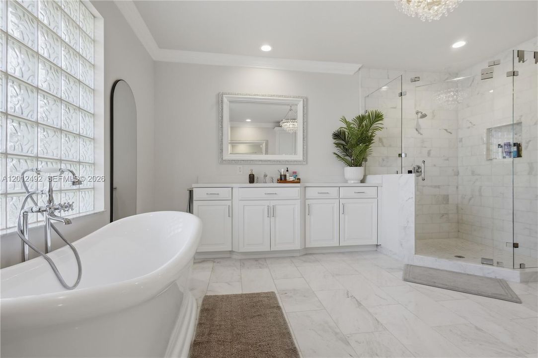 For Sale: $2,149,000 (6 beds, 4 baths, 4985 Square Feet)