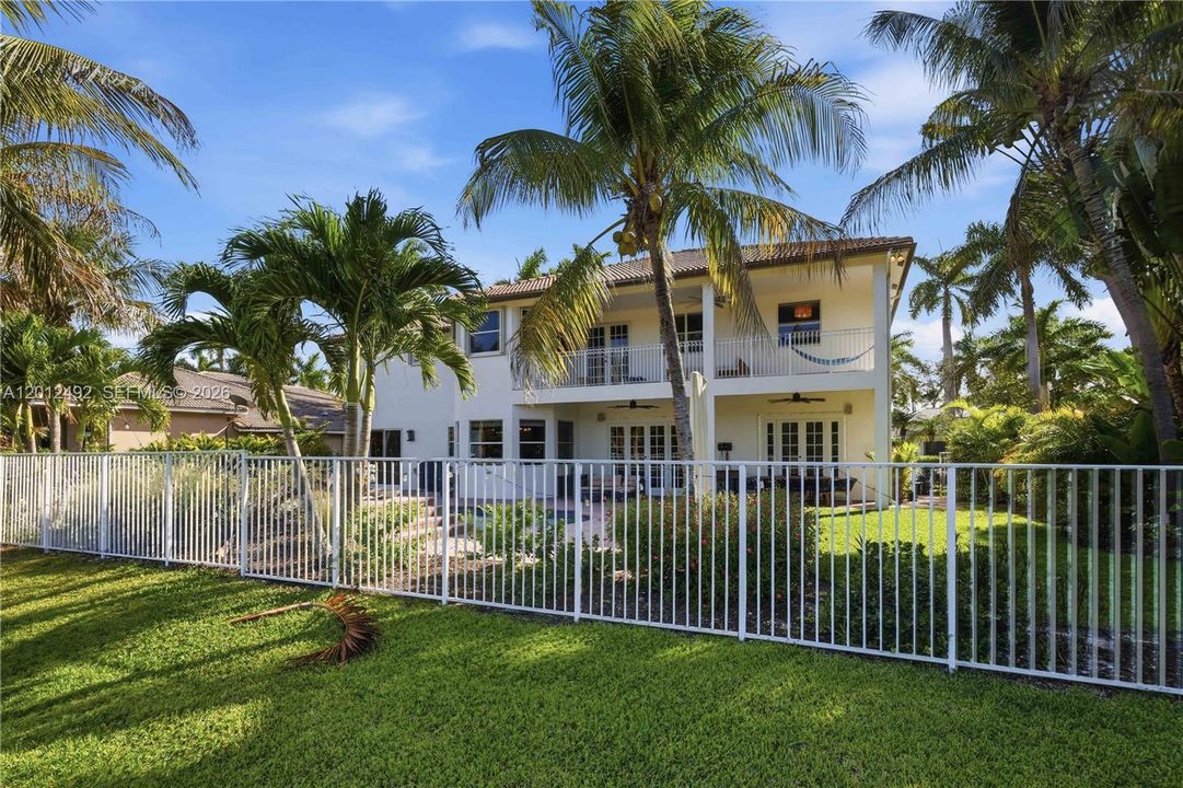 For Sale: $2,149,000 (6 beds, 4 baths, 4985 Square Feet)
