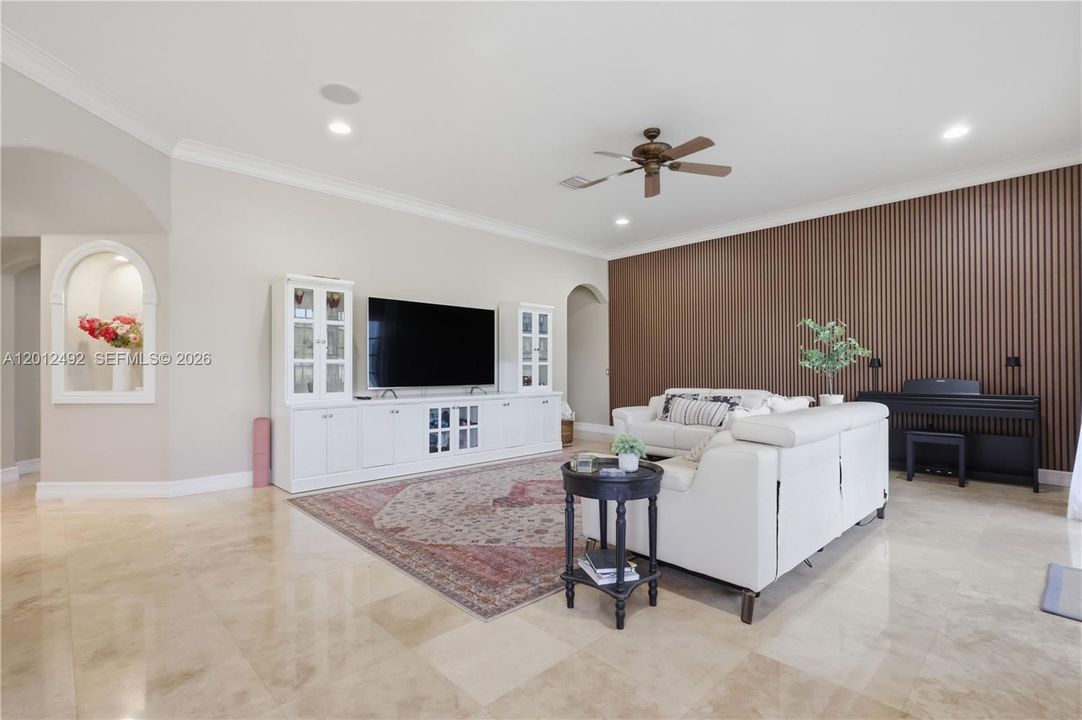 For Sale: $2,149,000 (6 beds, 4 baths, 4985 Square Feet)