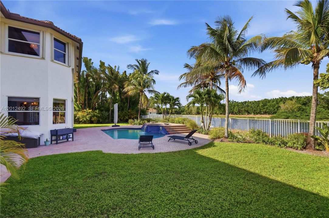 For Sale: $2,149,000 (6 beds, 4 baths, 4985 Square Feet)