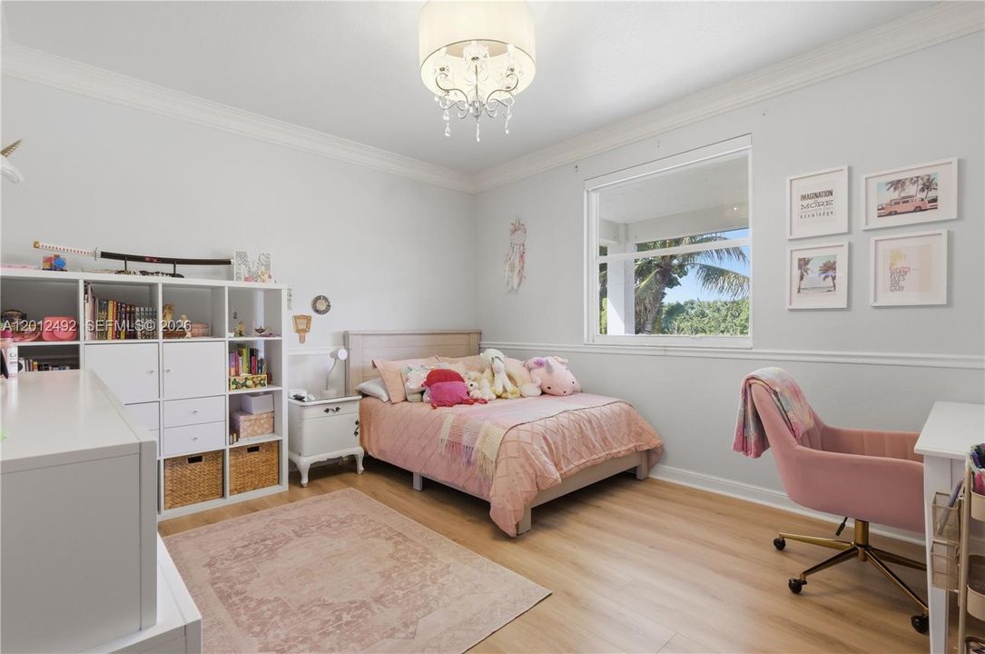 For Sale: $2,149,000 (6 beds, 4 baths, 4985 Square Feet)