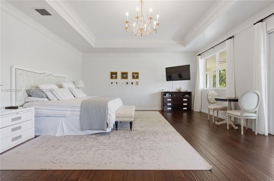 For Sale: $2,149,000 (6 beds, 4 baths, 4985 Square Feet)