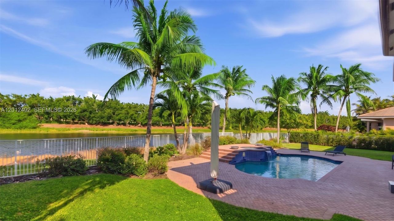 For Sale: $2,149,000 (6 beds, 4 baths, 4985 Square Feet)