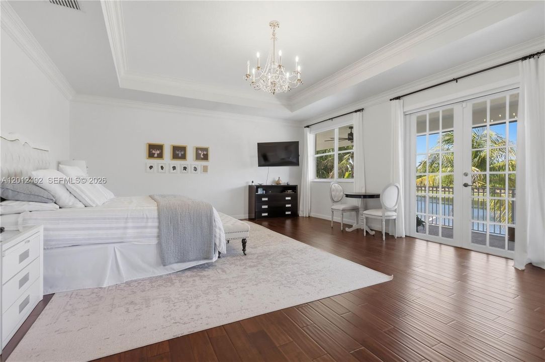 For Sale: $2,149,000 (6 beds, 4 baths, 4985 Square Feet)