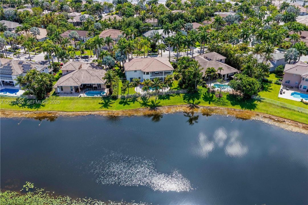 For Sale: $2,149,000 (6 beds, 4 baths, 4985 Square Feet)