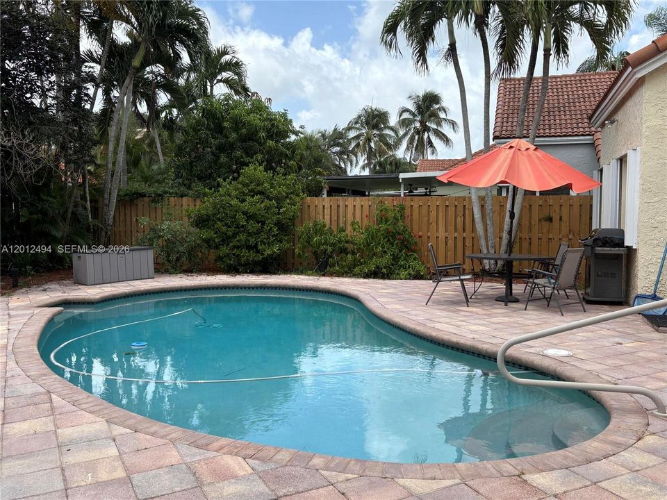 En Venta: $739,000 (3 camas, 2 baños, 1943 Pies cuadrados)