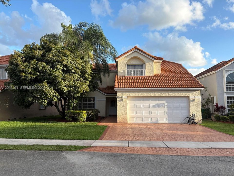 En Venta: $739,000 (3 camas, 2 baños, 1943 Pies cuadrados)