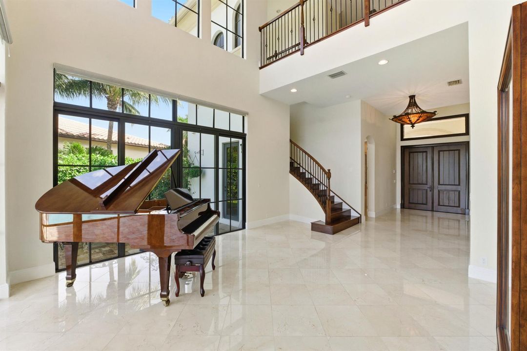 8289 Emerald Ave044