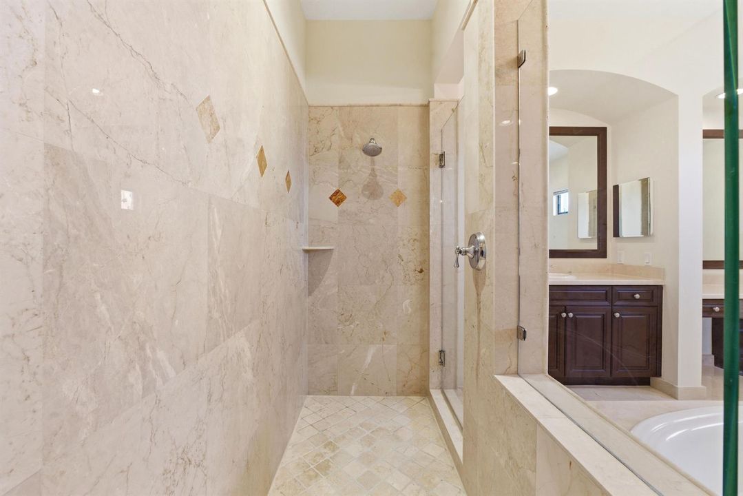 8289 Emerald Ave085
