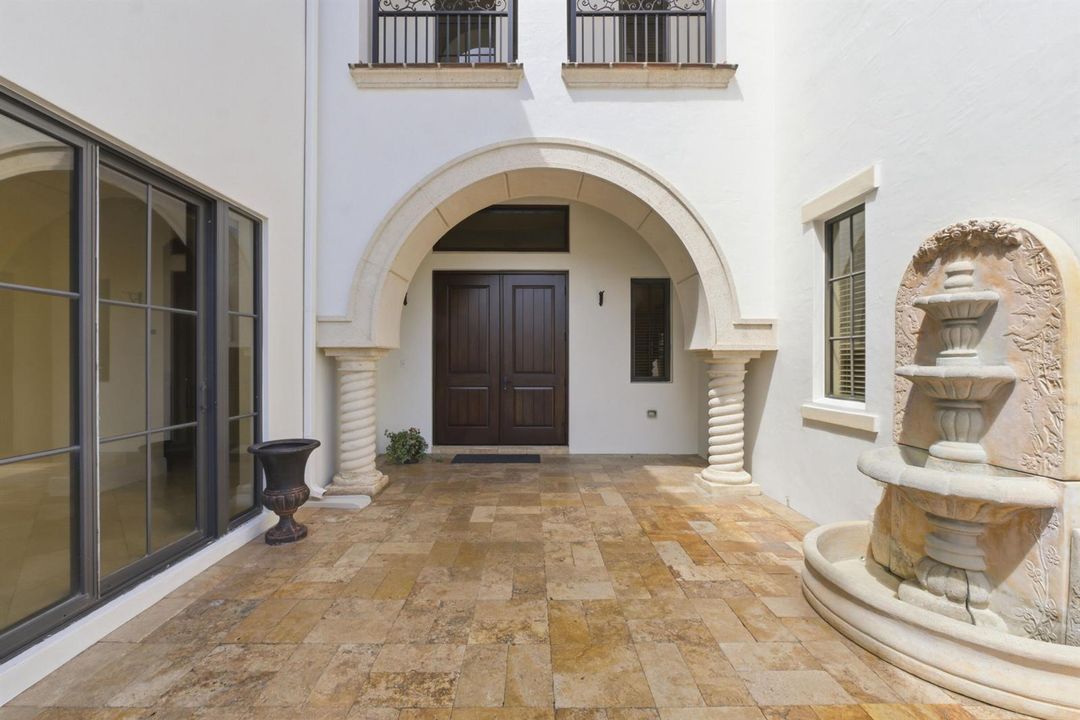 8289 Emerald Ave025