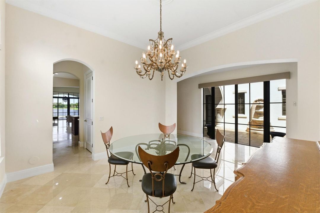 8289 Emerald Ave040