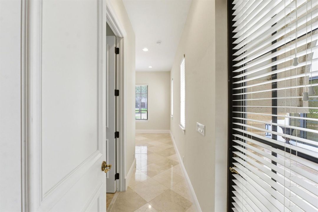 8289 Emerald Ave034