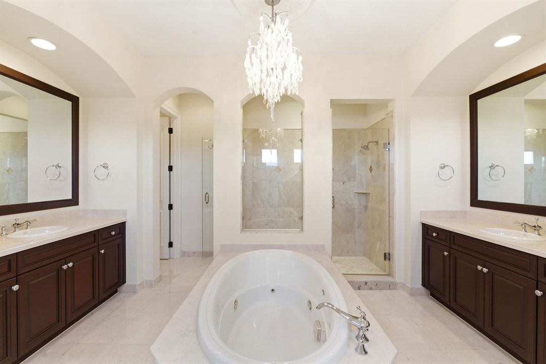 8289 Emerald Ave083