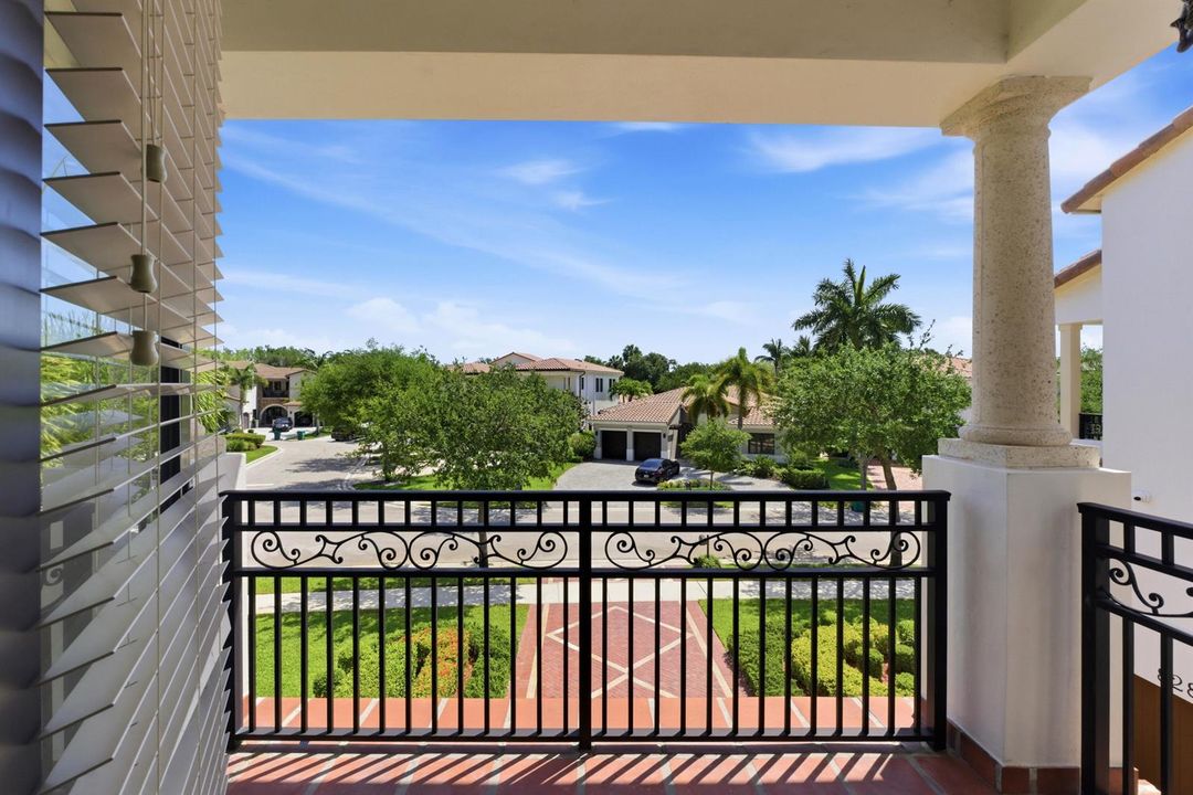 8289 Emerald Ave067