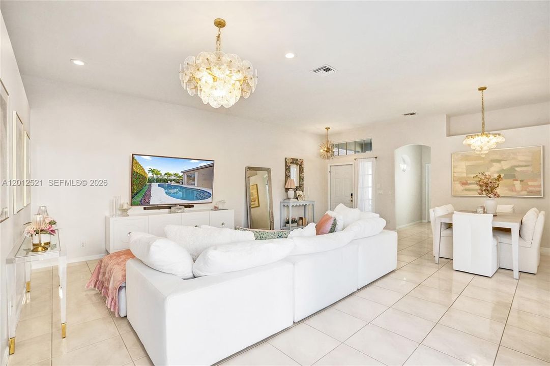 В аренду: $3,700 (2 спален, 2 ванн, 1636 Квадратных фут)