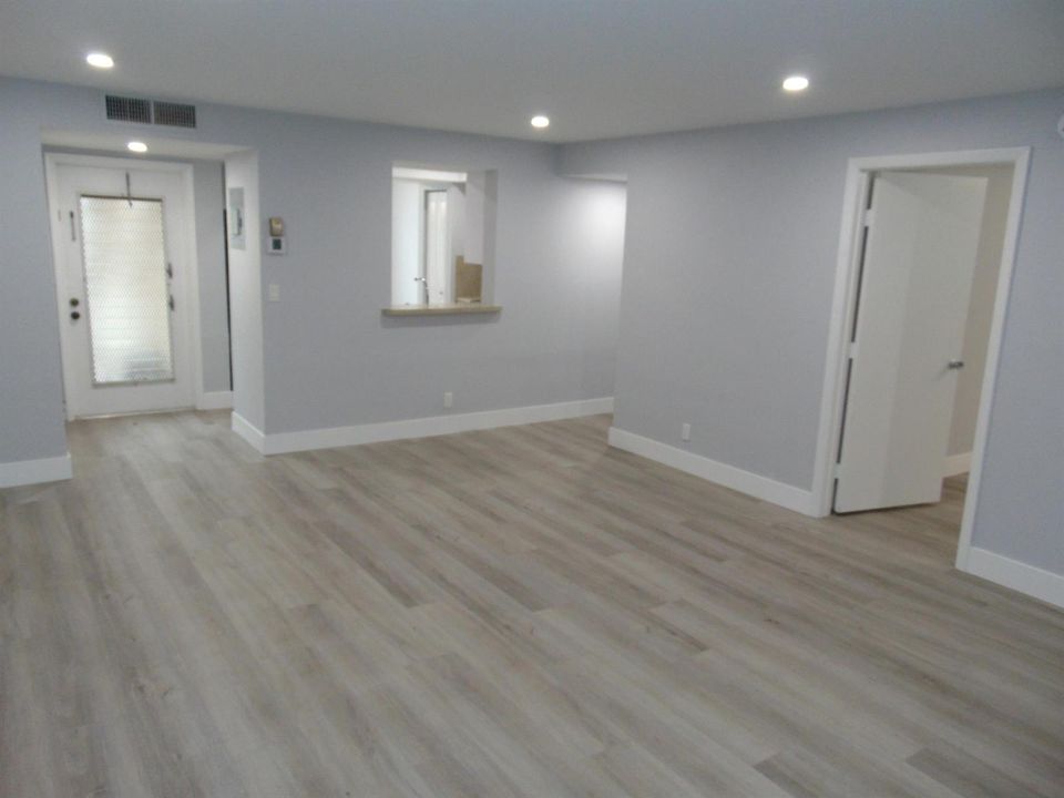LEFT FOYER ENTRY