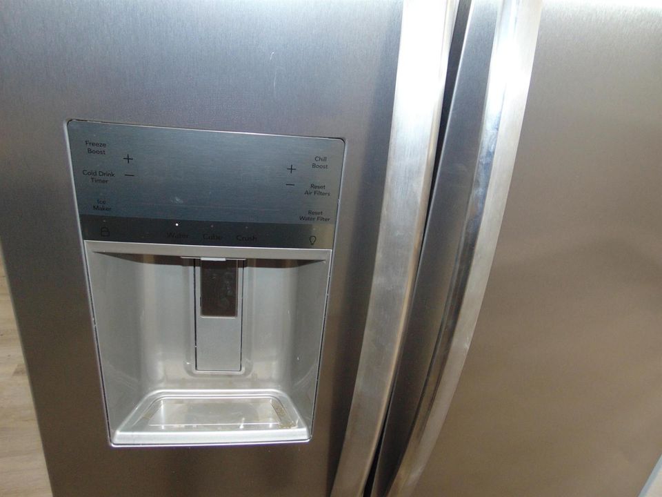 ICE & WATER DISPENSER