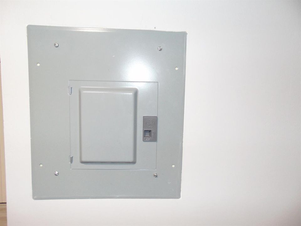 CIRCUIT BREAKER PANEL