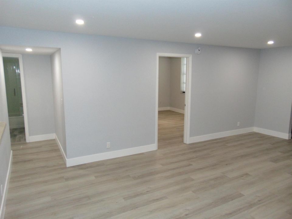 LEFT HALL TO GUEST BEDROOM