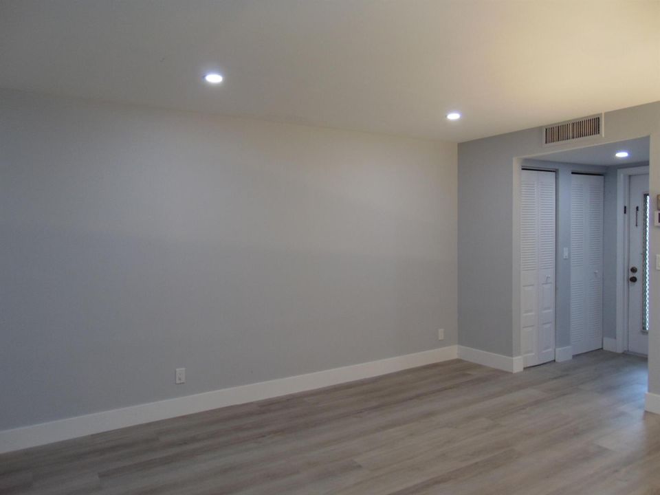 LIVINGROOM RECESSED LIGHTING