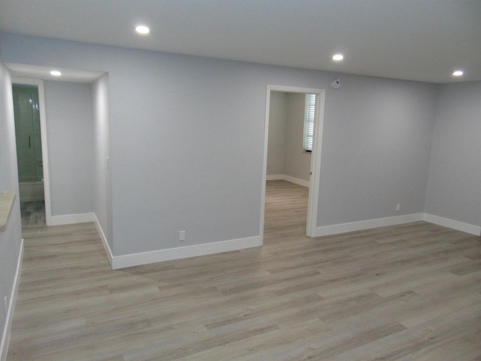 LEFT HALL TO GUEST BEDROOM