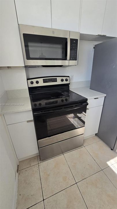 Active With Contract: $1,900 (1 beds, 1 baths, 548 Square Feet)