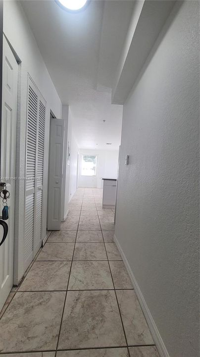 Active With Contract: $1,900 (1 beds, 1 baths, 548 Square Feet)