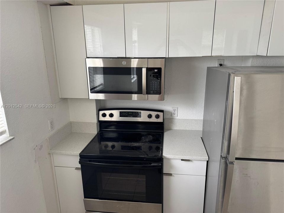 Active With Contract: $1,900 (1 beds, 1 baths, 548 Square Feet)