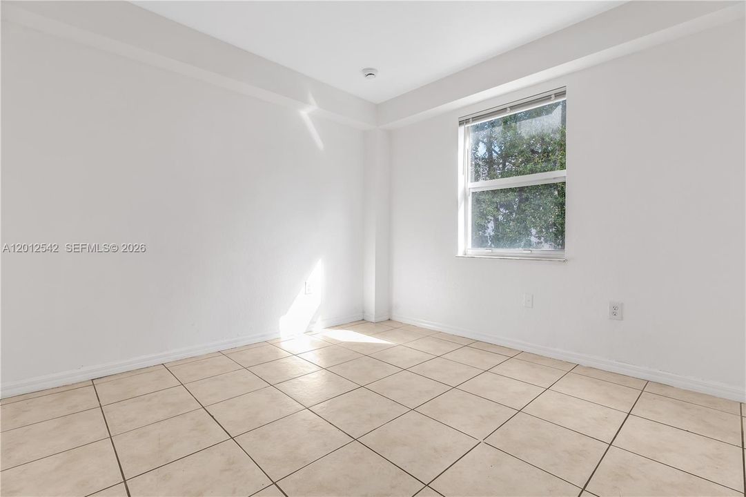 Active With Contract: $1,900 (1 beds, 1 baths, 548 Square Feet)